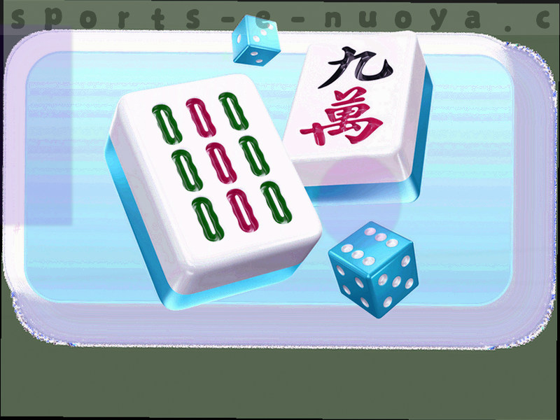 灯光下球场边线的斜角近景，白线自画面左下延伸出边框